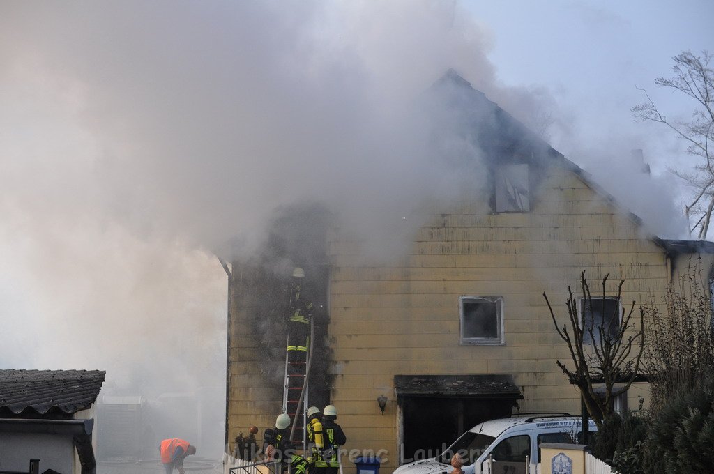 Haus komplett ausgebrannt Leverkusen P36.JPG